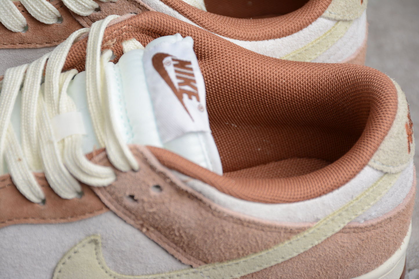 Nike Dunk Low Medium Curry