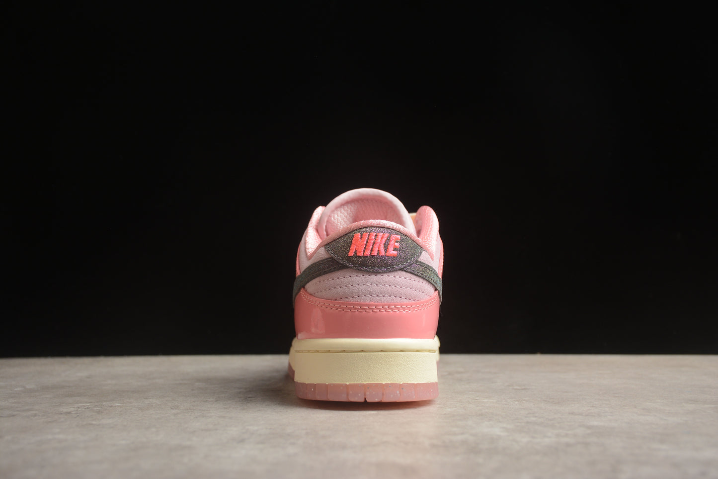 Nike Dunk Low LX Barbie