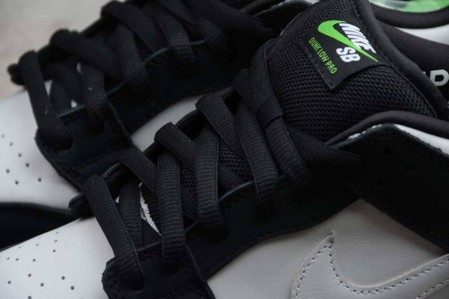 Nike SB Dunk Low Staple Panda Pigeon