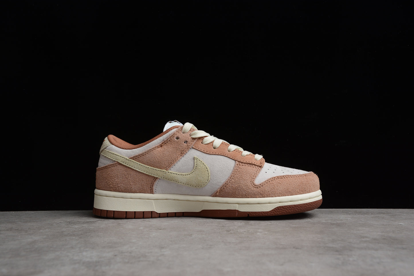 Nike Dunk Low Medium Curry