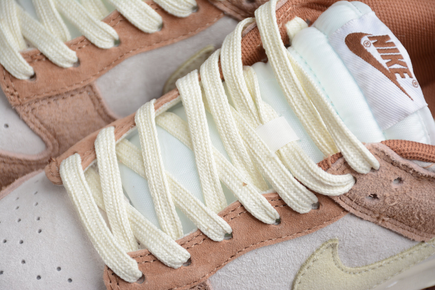 Nike Dunk Low Medium Curry