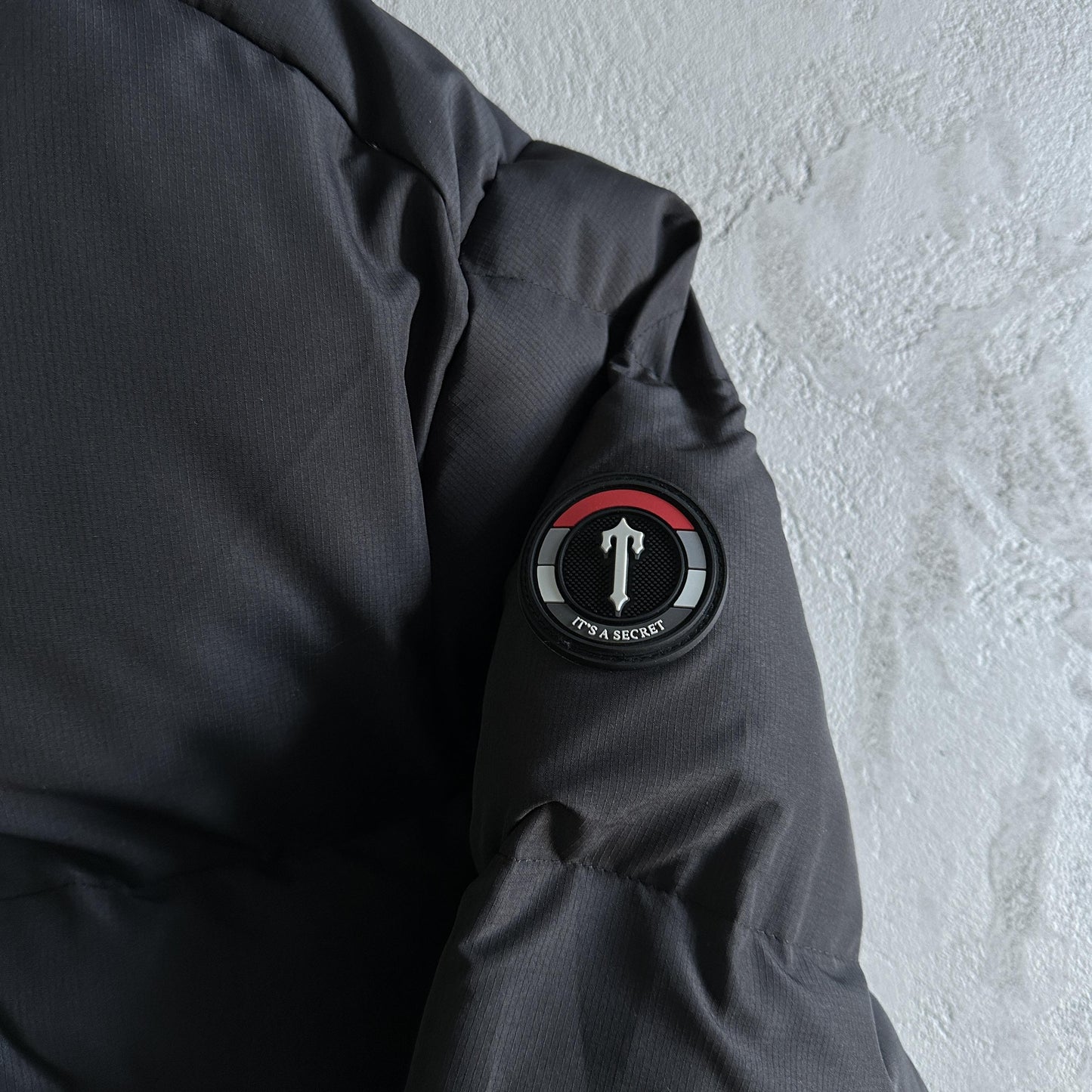 Trapstar Decoded Hooded Puffer Jacket 2.0 Black / Infrared