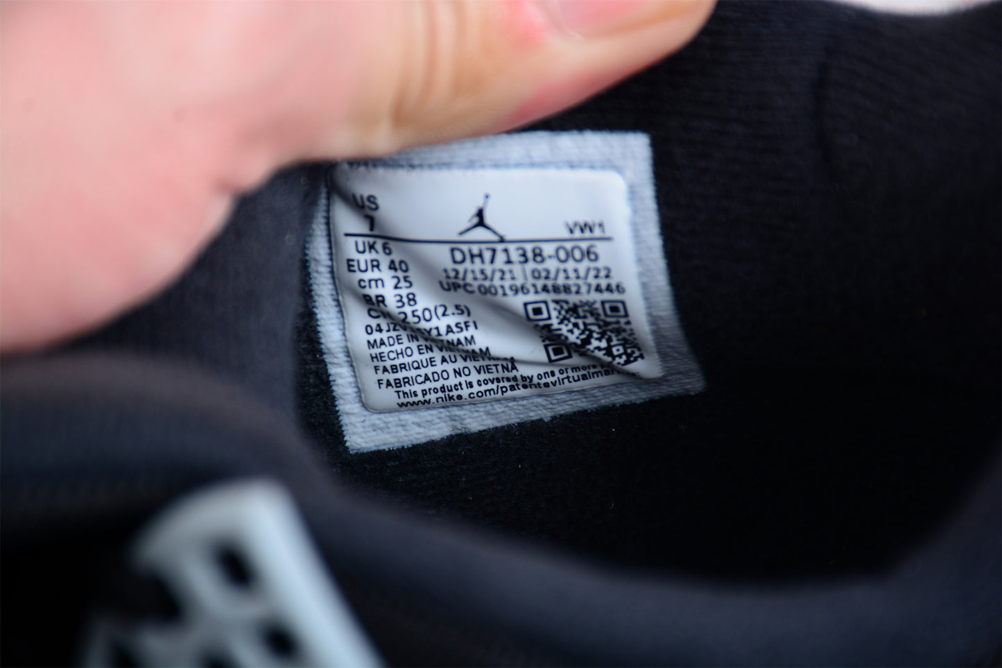 Air Jordan 4 Retro "Black Canvas"